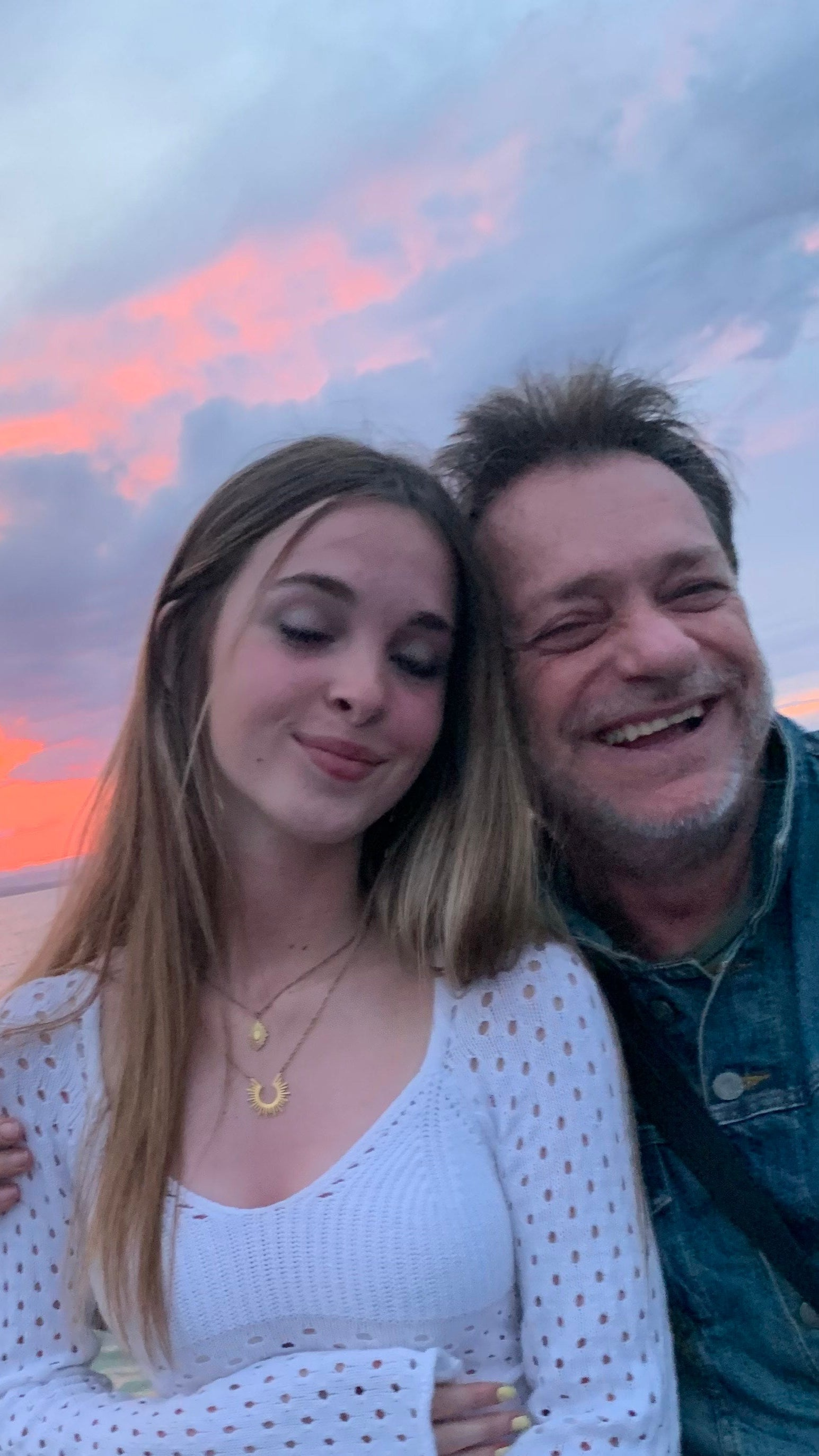 <em><strong>Olivia.S</strong></em>